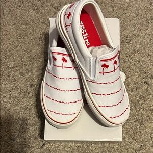 In n out cup desighn  White and Red vans